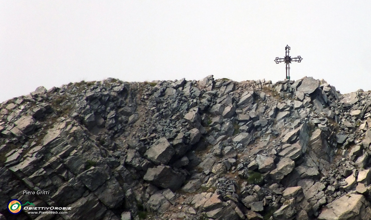 57 Zoom alla croce del Pizzo Trona.JPG